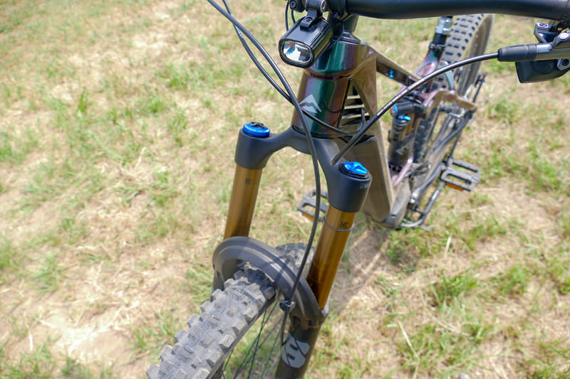 フロントサスペンション