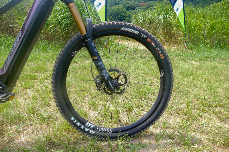 29×2.5のフロントタイヤ