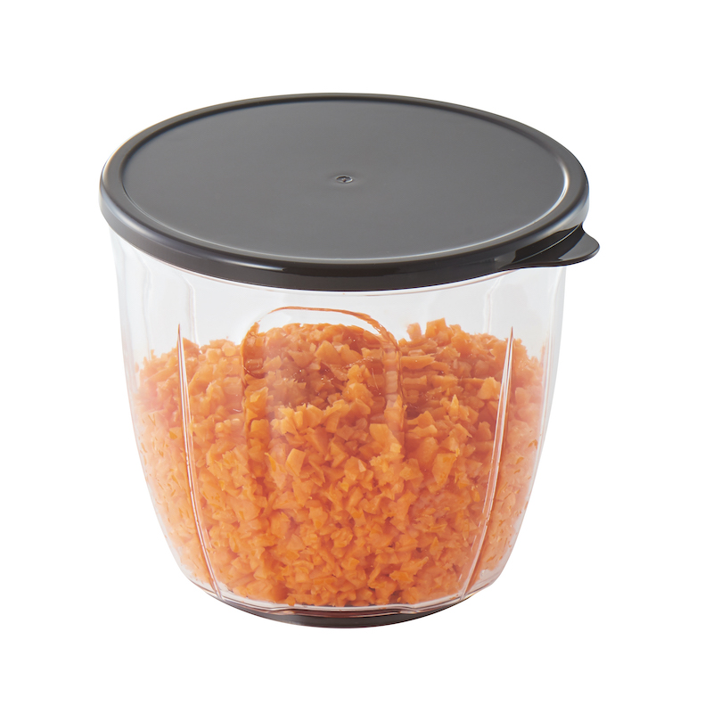 本機の容器に処理した食材を入れたまま保存できる「保存蓋」も付属