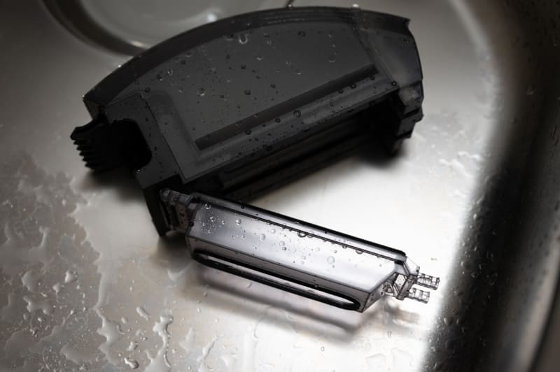 ダストボックスの水洗いが可能。フィルターは外しておく