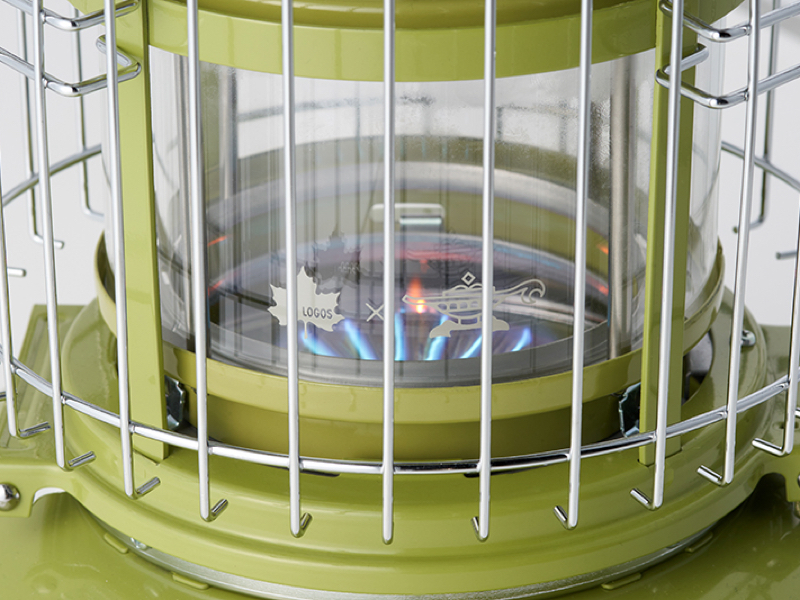 火の周囲がガラスで囲われている