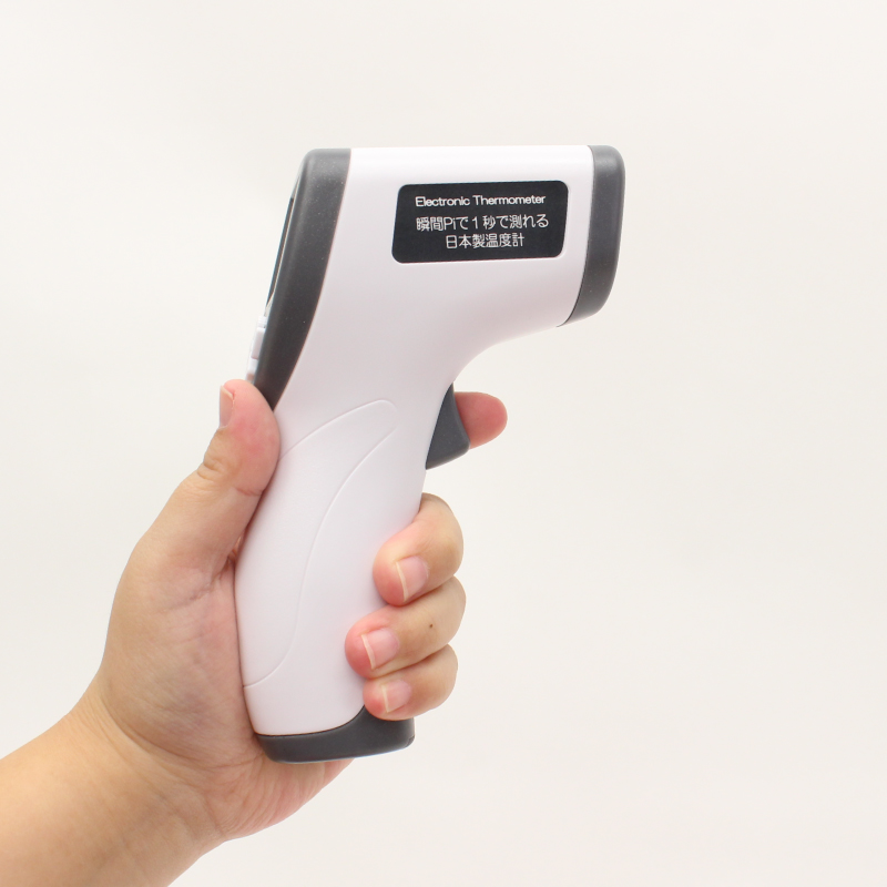 単四形乾電池2本で駆動する