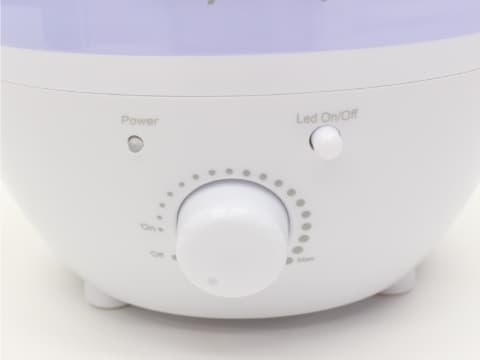 しずく型の超音波アロマLED加湿器。コンパクトながら6時間動作 - 家電