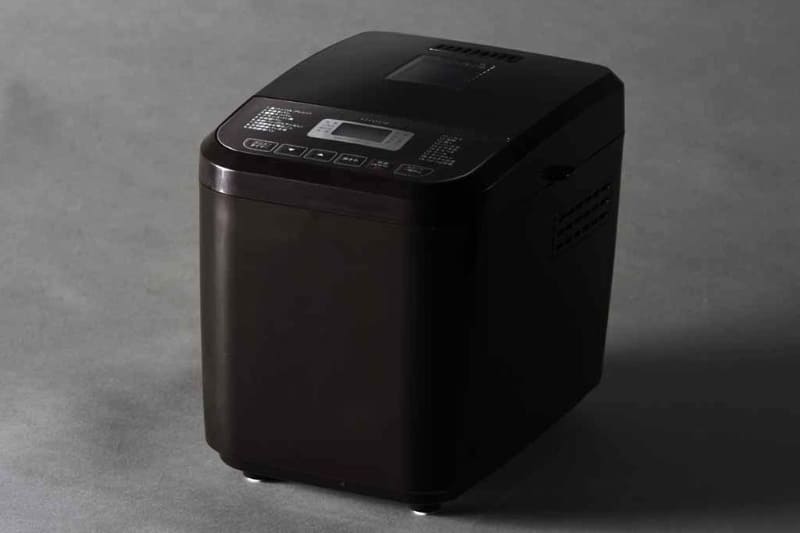 シロカから登場した「シロカのおうちベーカリー SB-1D151」。本体サイズは約232×295×253mm(幅×奥行き×高さ)、重さは約3.6kgとコンパクトで軽いので扱いやすいが、作れるメニューは多彩