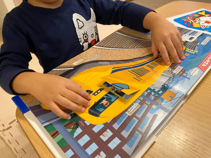 例えばドクターイエロー。すでに運転席のあたりがちょっとめくれてますが……