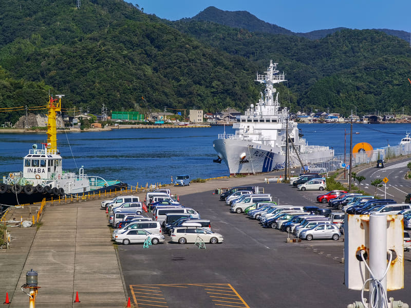 海を見ながらボーっとフェリーを待つ