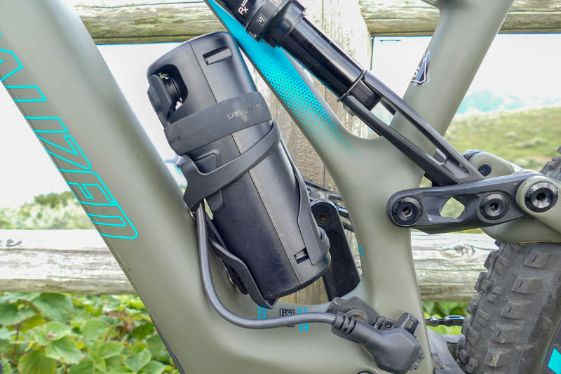 完全インチューブタイプの320Whバッテリーは最長走行距離が130km。さらに160Whのレンジエクステンダーを装着すると約65km分のバッテリーを追加可能