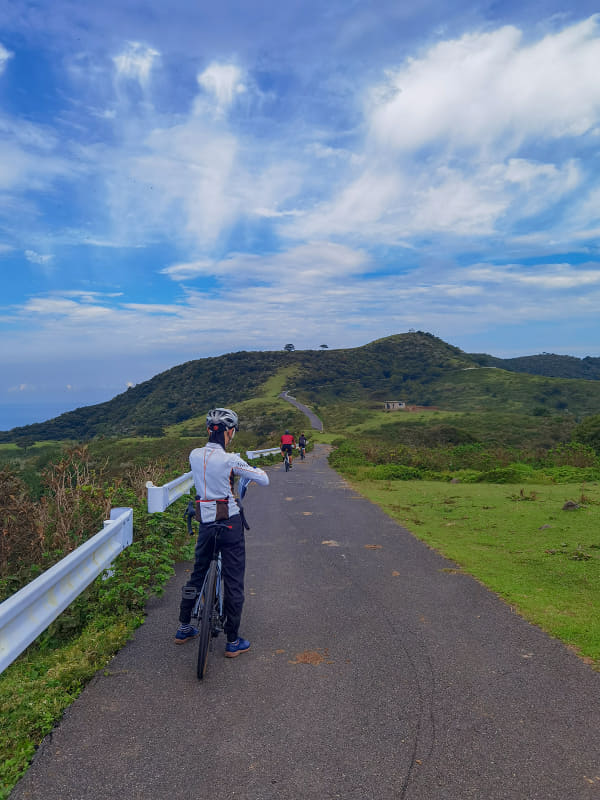誰も疲れることなく楽しみながら、間もなく山頂
