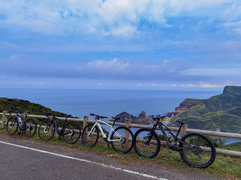 展望台の手前で撮影。e-bikeといえどもヒルクライムでお腹も減るのでお弁当は撮り忘れる