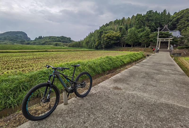 最初の目的地「宇受賀命神社」(うずかみことじんじゃ)に到着