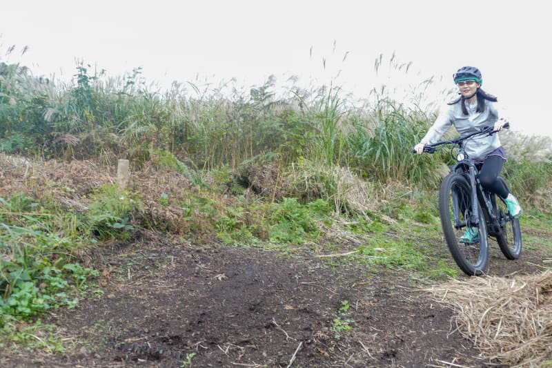 ビビりつつもスピードは感じたい! 下りは景色の中にダイブしているみたいで、とにかく爽快