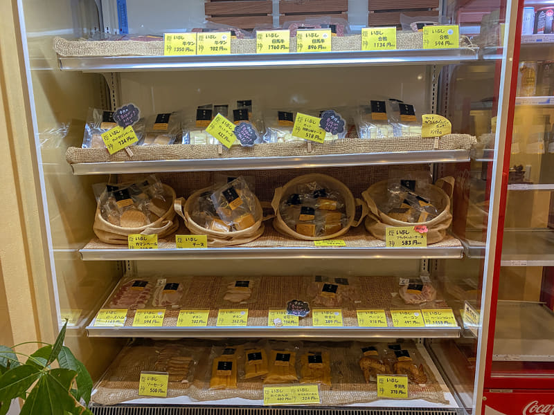 自家製の燻製商品も購入可能