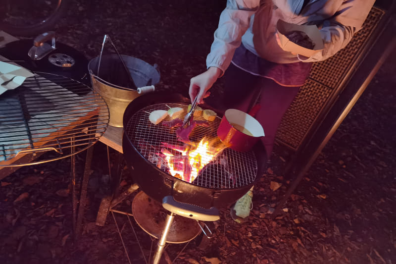 真剣にお肉を焼いています、但馬牛のハラミステーキ、絶品でした