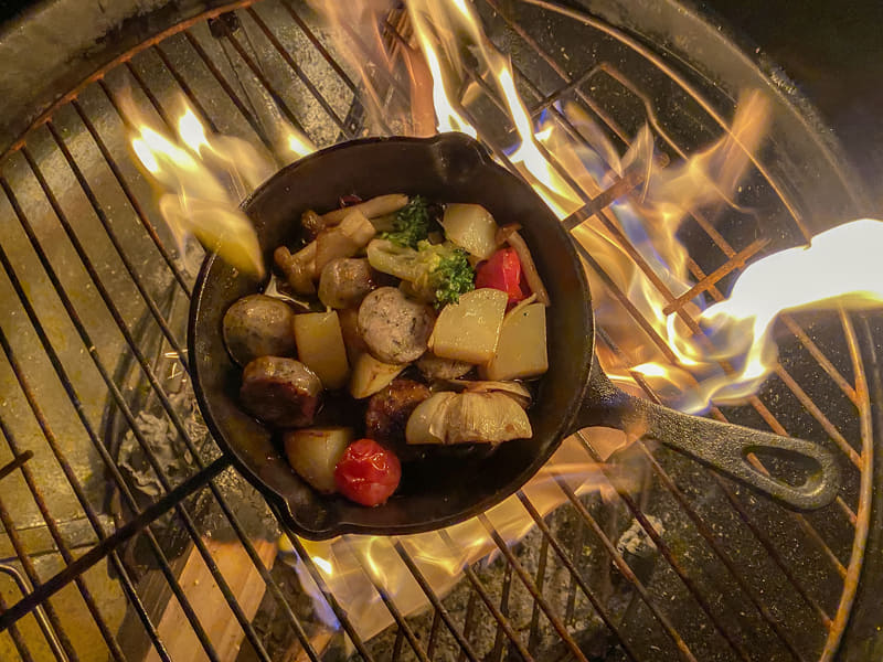 ハーブソーセージと森のきのこのアヒージョ