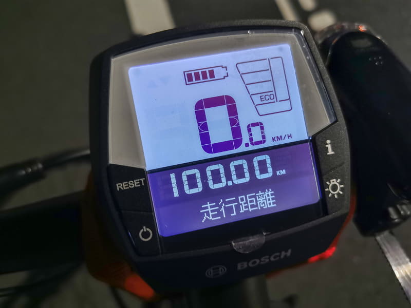 ジャスト100km。目盛りが減る気配はなし