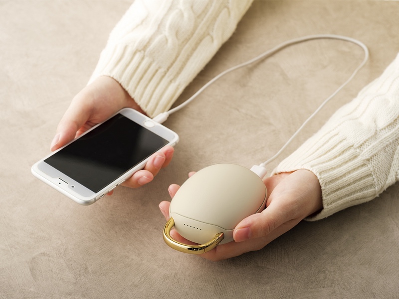 モバイルバッテリー機能も搭載し、スマホの充電も可能