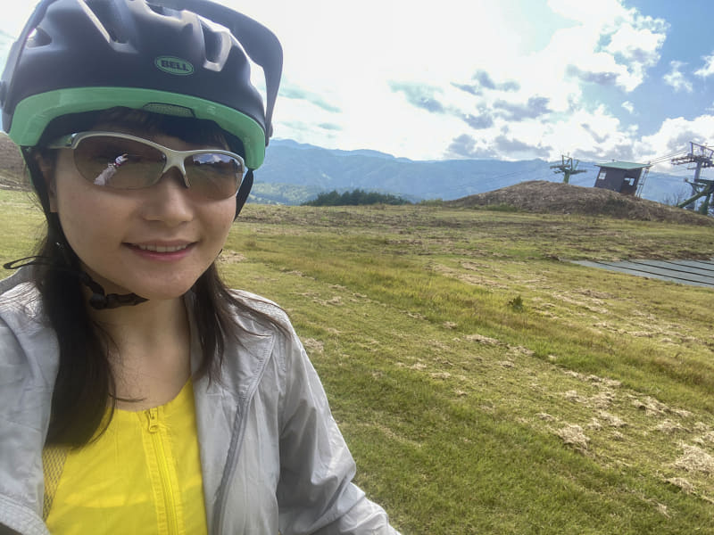 無事にe-MTB初心者、女性1人でも登頂成功