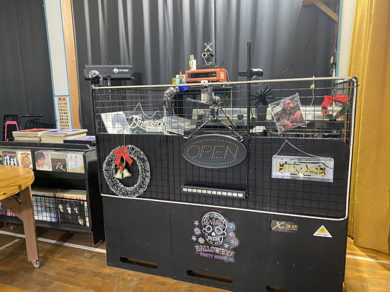 DJ設備もあり。こりゃあ、いろんなことができそうな多目的ホールだぞ