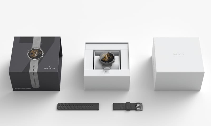 SUUNTO 7特別仕様はギフトボックス入りで、シリコンストラップも同封