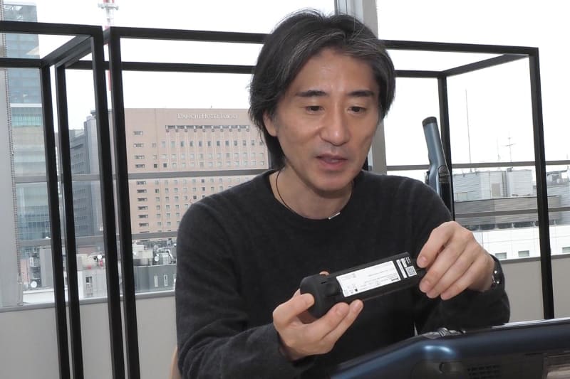 「このリチウムバッテリーも、軽量化を叶えながらパワーが維持できるものとして、エンジニアが見つけてきてくれました」といとおしそうに話す古屋氏