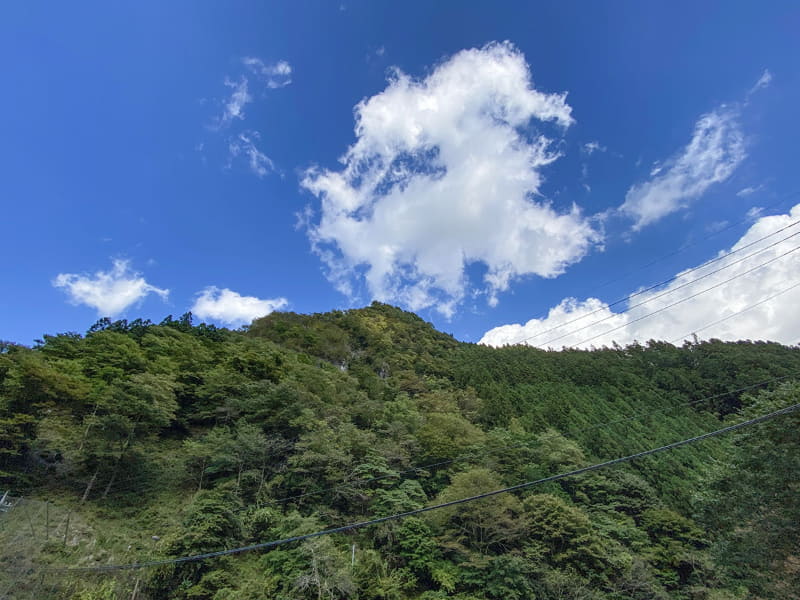 空がけっこう近い。風が出てきたので、そろそろ帰途へ