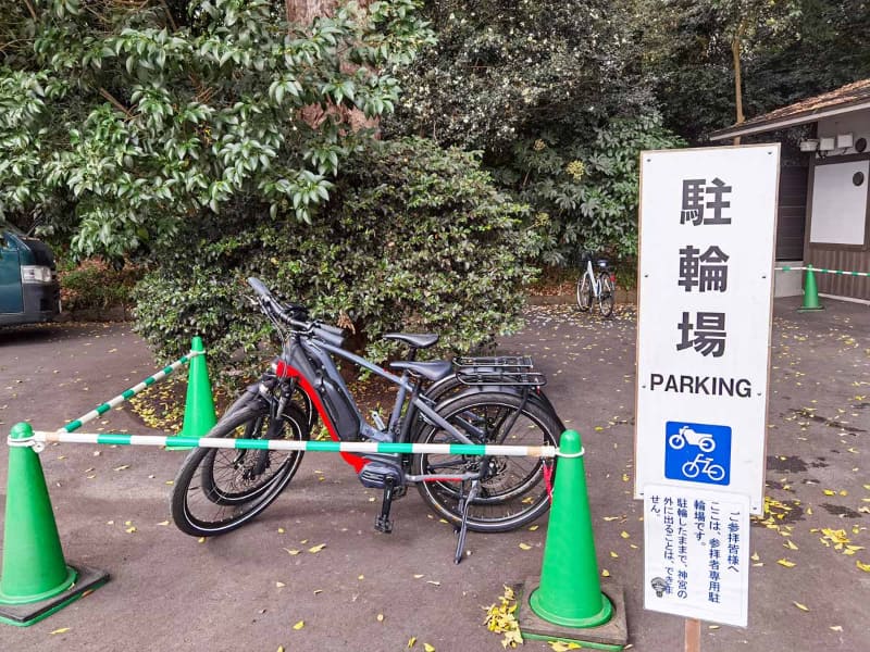 明治神宮の駐輪場。しっかりロックしておきます