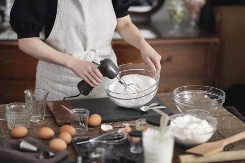 貝印、「混ぜ」と「泡立て」に特化したハンドミキサー。コンパクトで