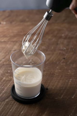 貝印、「混ぜ」と「泡立て」に特化したハンドミキサー。コンパクトで