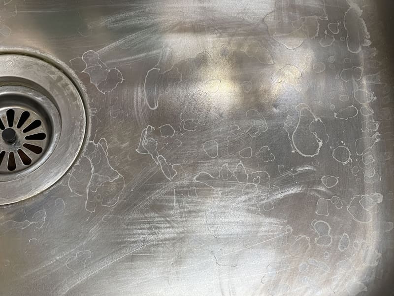 キレイにはしているつもりですが、よく見ると水垢がこびりついています