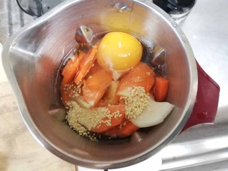 人参と玉ねぎ、卵の中華風スープ