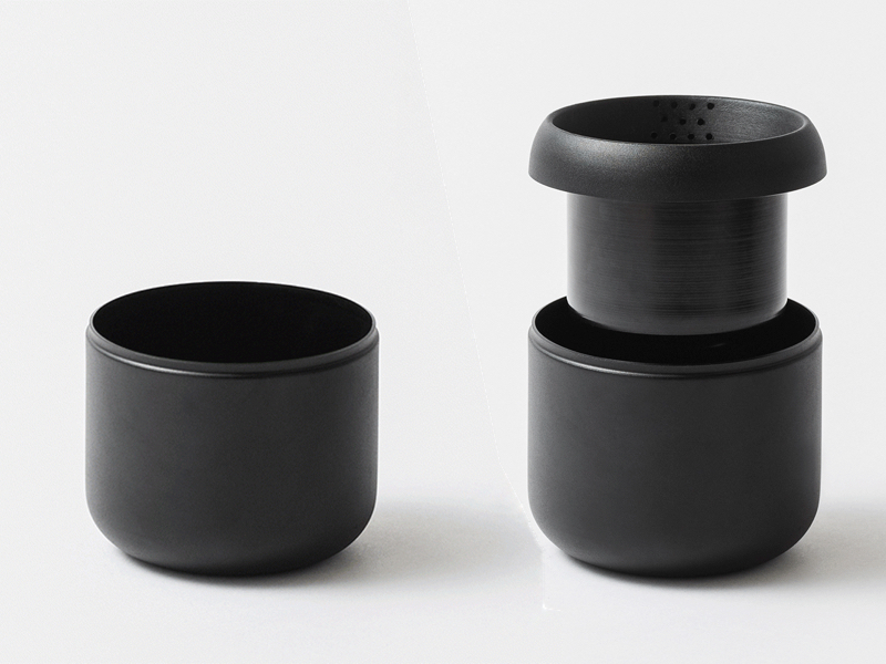 鉢と受け皿を一体化した二重構造の鉢