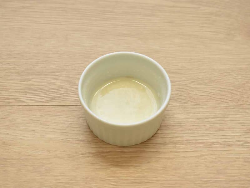 ヨーグルトとハチミツはよく混ぜ合わせてドレッシングにします