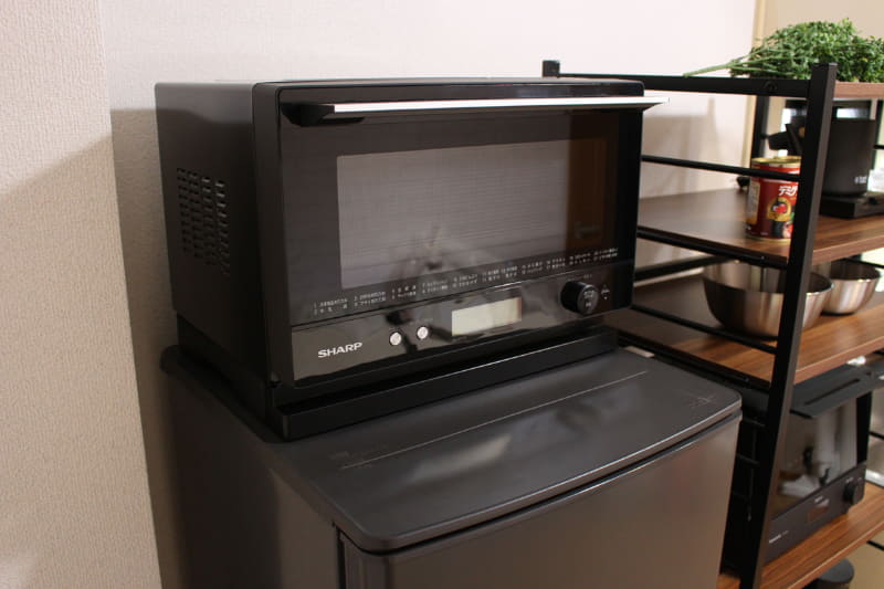 手前にこれだけスペースがあれば、近くにテーブルや作業台がなくても大丈夫。ちなみに手前側の耐荷重は10kgです