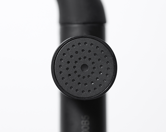 雑踏の中でも人の声の聞き取りやすい音響設計を実現