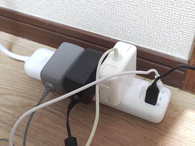 差込口の間隔が広く様々な機器をつなげやすい
