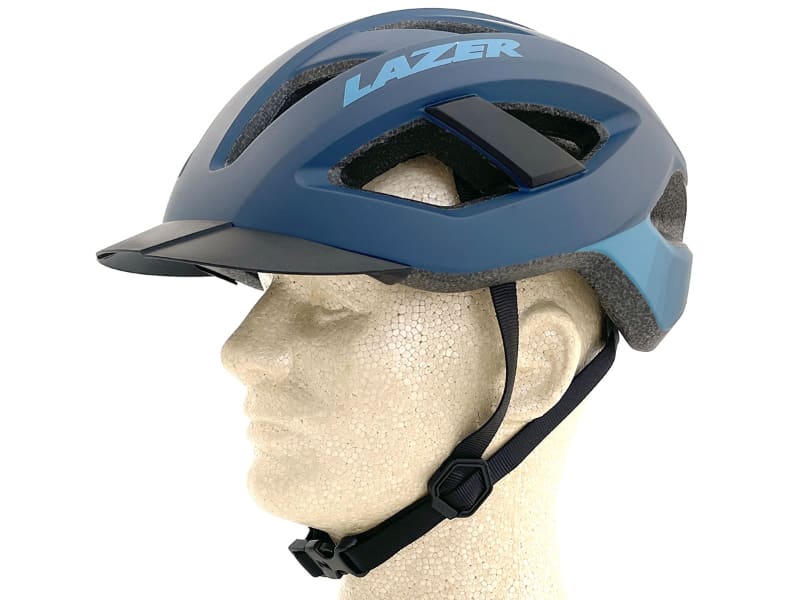 バイザーの有無でヘルメットの見栄えがどう変わるかを比べてみましょう。こちらがバイザーありの状態