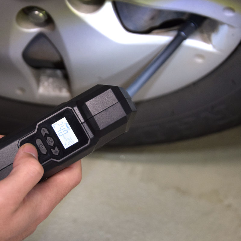 設定した空気圧に合わせて空気を入れる