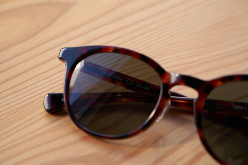 レンズは紫外線を99％以上カット。長時間使用時の負担も軽減