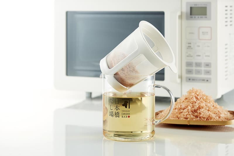 こし器をポットにひっかけてだしをこせる