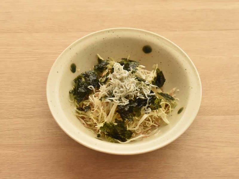 写真ではしらすを中央に盛り付けましたが、お好みで全体に散らしてもOKです