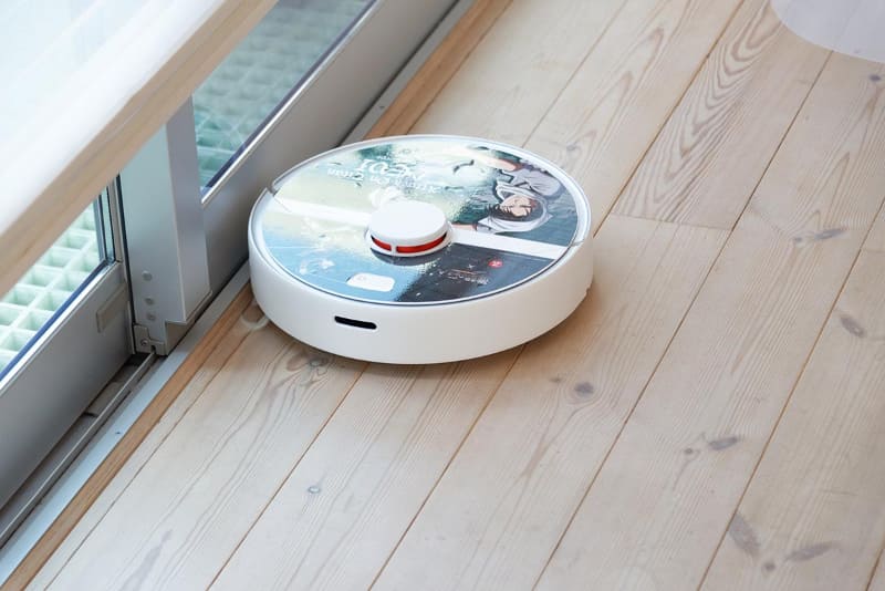 掃除を開始するとさっそく壁沿いに進み始めた