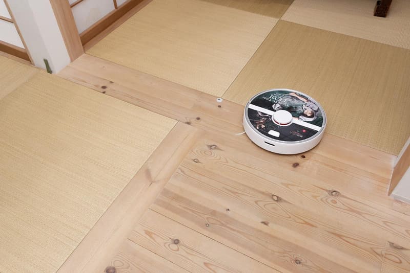 畳とフローリングが混在する場所。こういうところでも気にせず吸引&水拭きできるのは利点だ