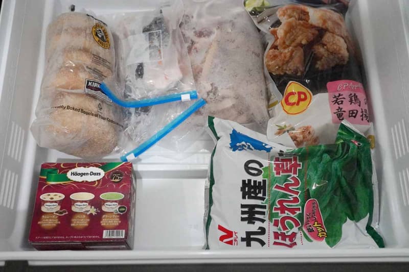 一番下の段には厚みのある冷凍食品を入れられる