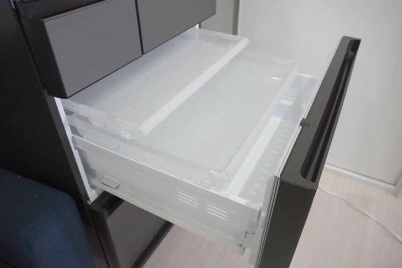 真ん中は冷凍室。3段で整理がしやすそう
