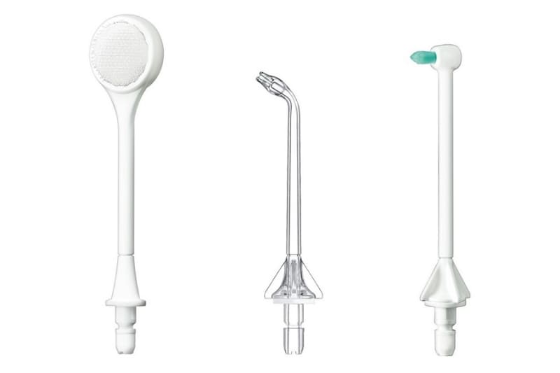 左から付属の舌磨きノズル/超音波水流ノズル/ポイント磨きノズル