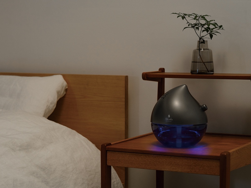 LEDライトやスリープモードを備える