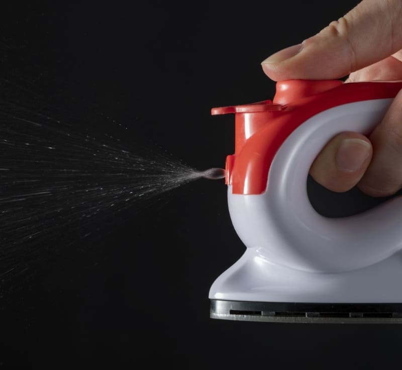 上部のボタンを押すと噴霧される