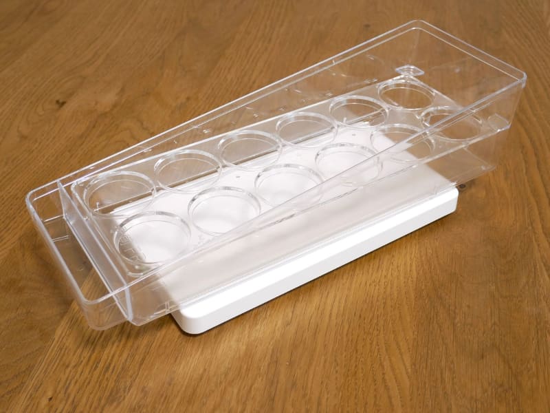 食材をケースに入れて保存する場合は、ケースを載せて重さをリセット