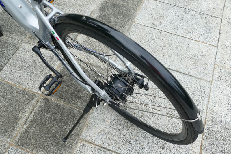 前後フェンダー、キックスタンドが標準装備