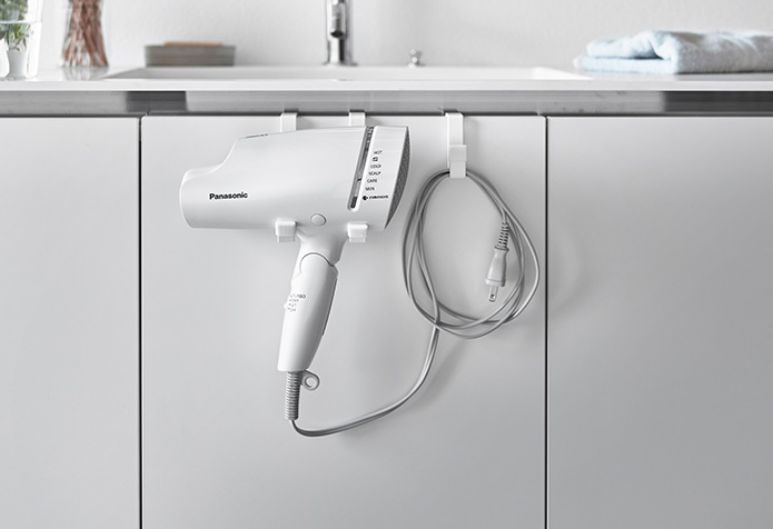 ドライヤーハンガーとコードホルダー